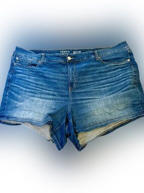 torrid Medium Blue Wash Denim Shortie Shorts